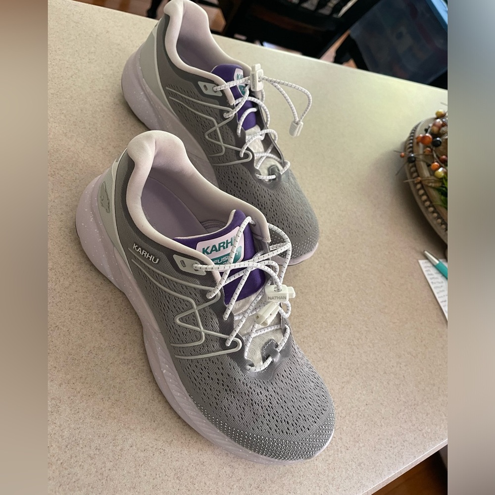 Karhu fusion Ortix hivo women’s tennis shoes , rarely worn, like new , size 9.5